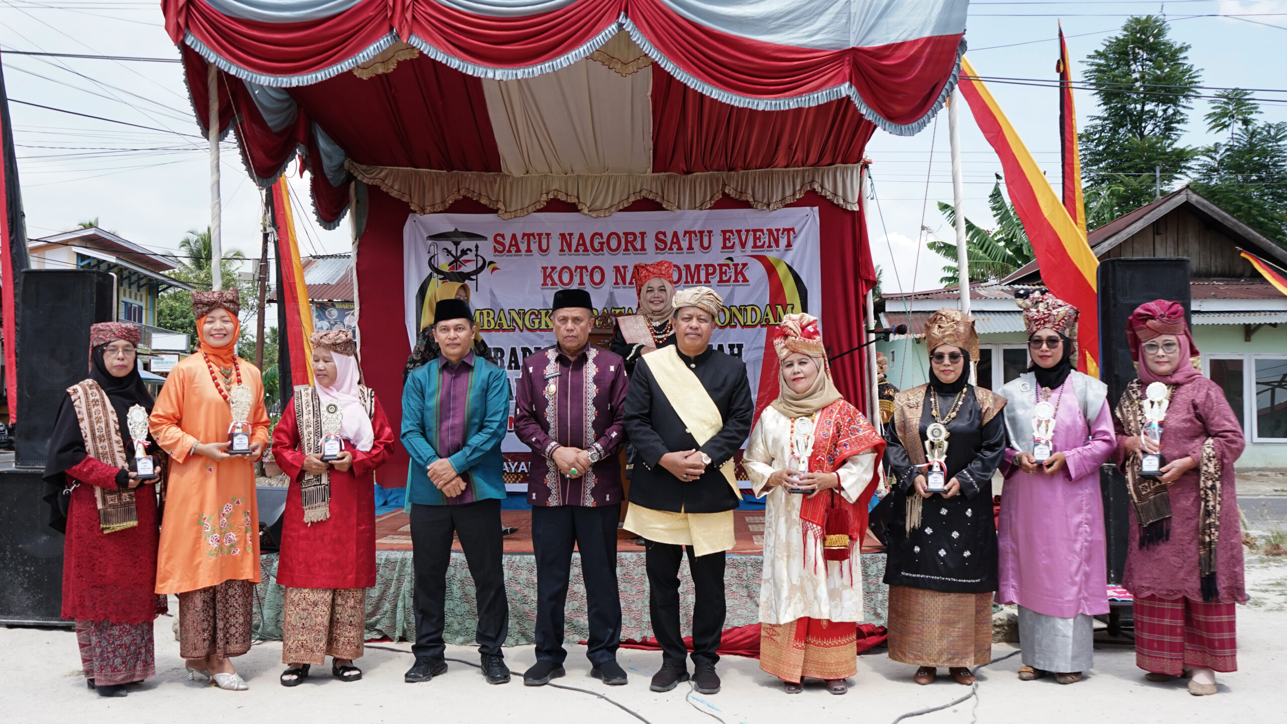 Pemko Payakumbuh mengapresiasi pelaksanaan kegiatan budaya bertajuk “Batogak Rumah Manaiakkan Kudo-Kudo” yang digelar di Kenagarian Koto Nan Ampek Kota Payaklumbuh